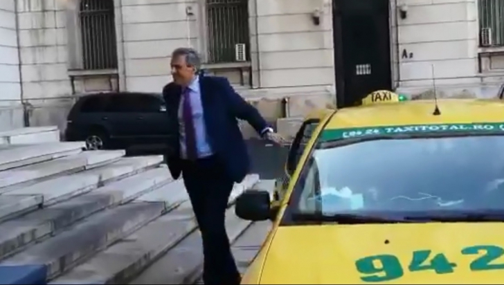Ministrul de Interne Marcel Vela a venit la serviciu cu taxiul