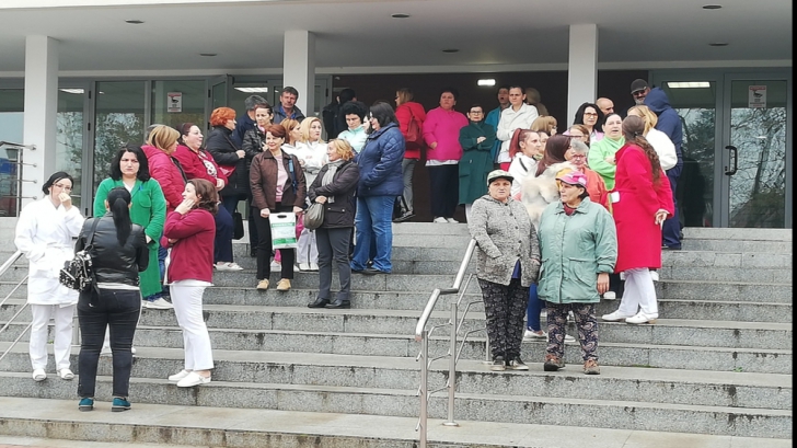 Protest spontan la Spitalul Județean Craiova