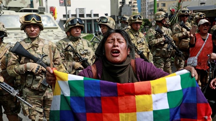 Ciocniri violente în Bolivia între protestatari și armată