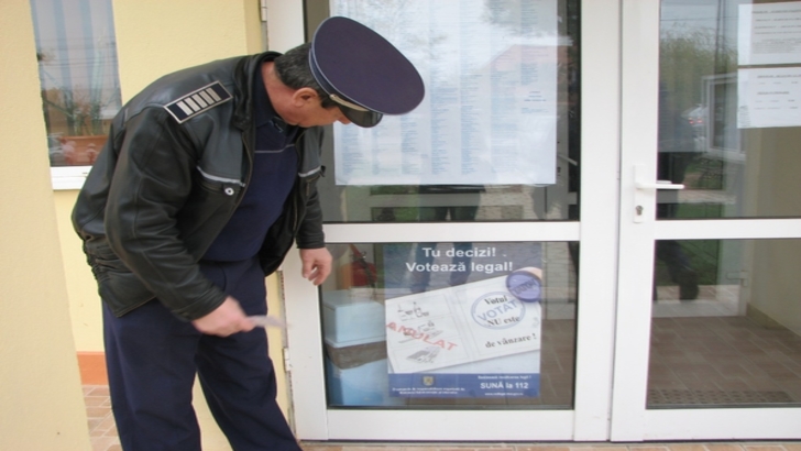 Un hunedorean a făcut un gest interzis la votare. Poliția a intervenit instant