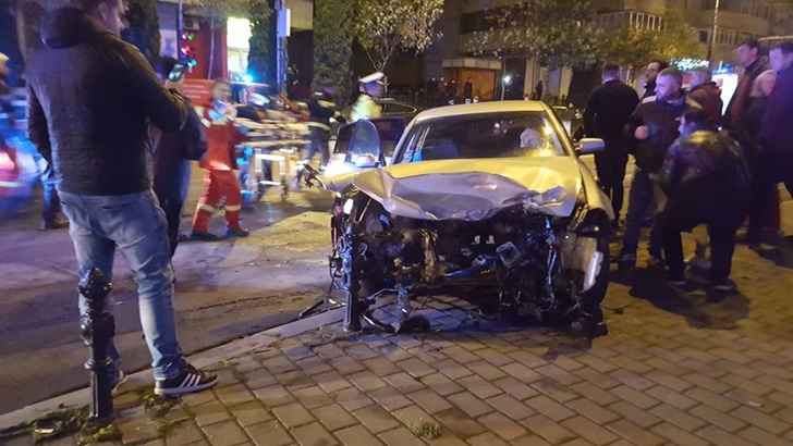 Accident grav, în Piatra Neamț: 6 victime, după un impact între 4 mașini (FOTO-VIDEO)