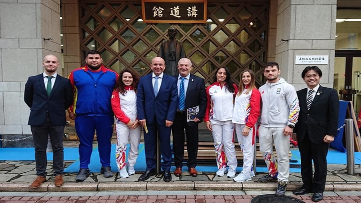 Lotul de judo al României, condus de Cozmin Gușă, sărbătorește 1 Decembrie în Japonia