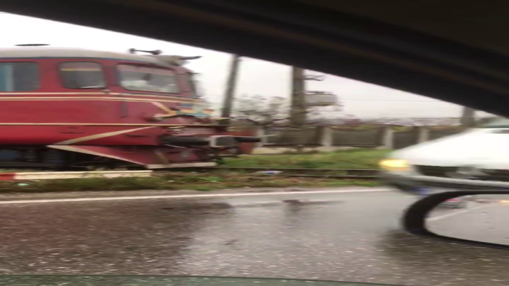La Târgoviște trenul pare să dea prioritate maşinilor(Video)