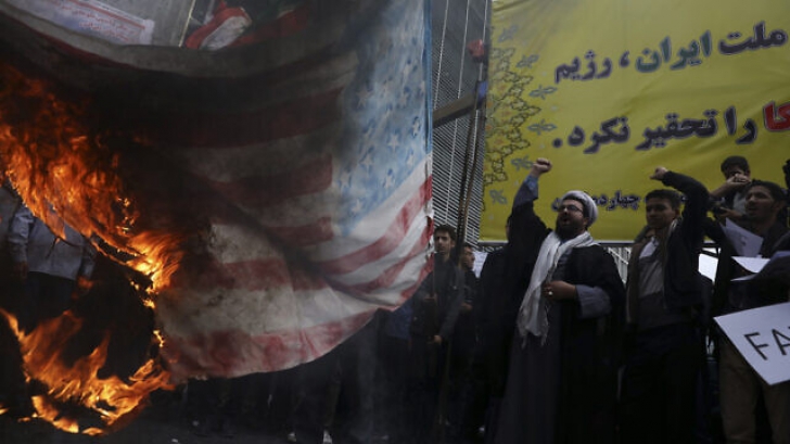 La 40 de ani de la luarea de ostatici de la ambasada SUA, în Iran se strigă: ”Moarte Americii!”