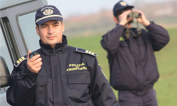 30 de migranți, descoperiți într-o pensiune dezafectată din județul Arad