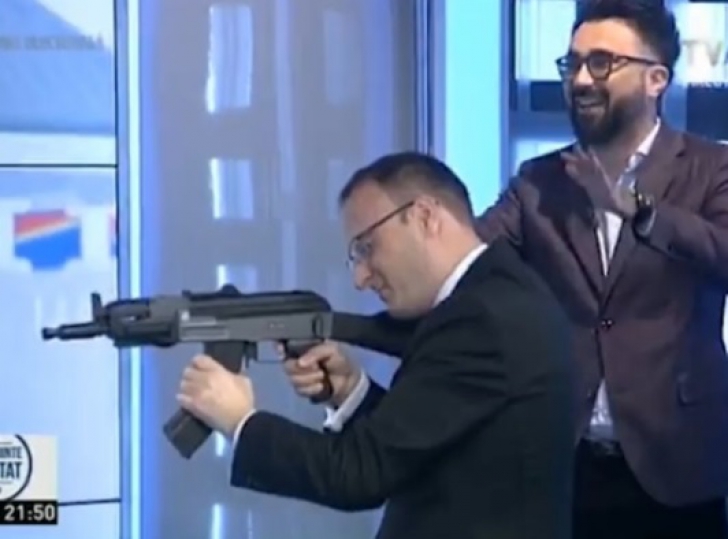 Cumpănașu a tras cu arma la TVR, într-o emisiune electorală, la o oră de vârf