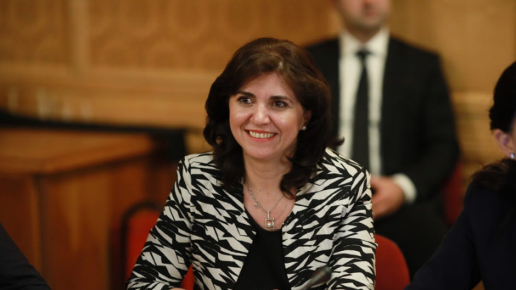 Ministrul Educației, Monica Anisie, anunț despre înghețarea anului școlar