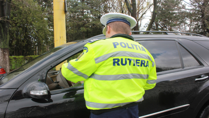 Tupeu de șofer! Prins de polițiști după ce a condus de trei ori cu permise false
