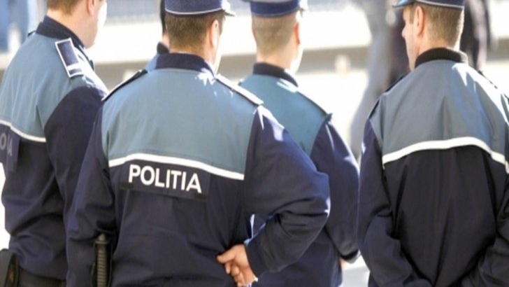Polițiști atacați cu un cuțit, în Lupeni