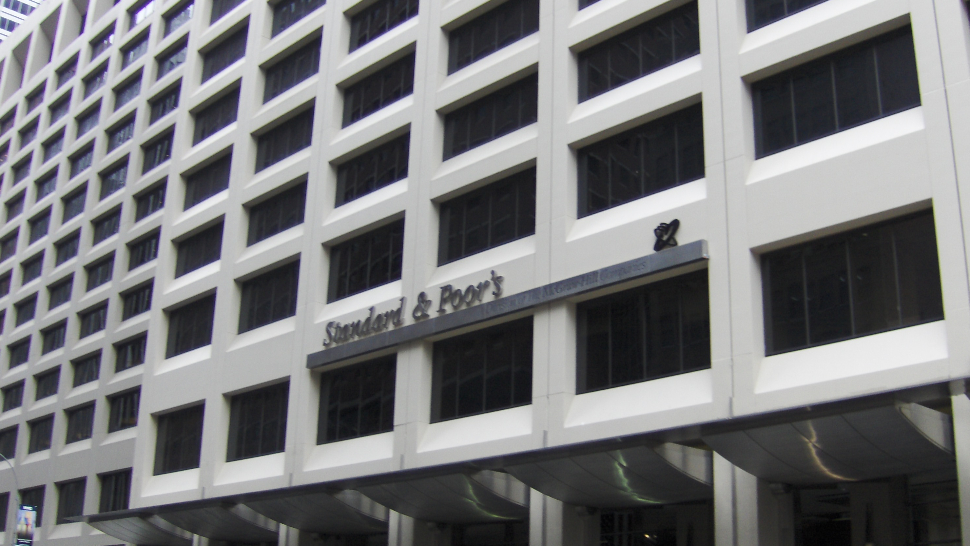 Avertisment Standard & Poor's către Parlament: Majorarea pensiilor cu 40% ar avea efecte greu de controlat