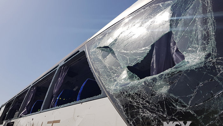 Autocar plin cu turiști, prăbușit în prăpastie