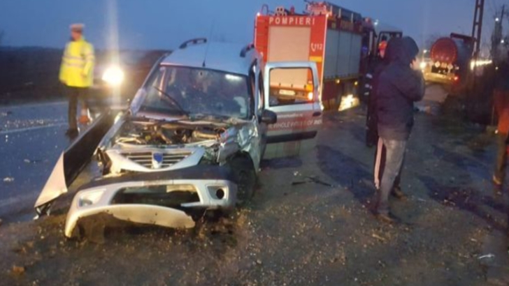 FOTO Accident grav în Prahova între o cisternă şi două autoturisme! Trei persoane transportate la spital