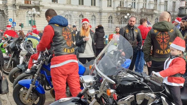 Moș Crăciun inedit la Arad. A schimbat sania trasă de reni cu caii putere ai motocicletelor 