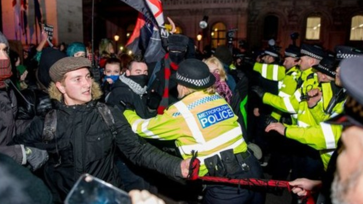 Proteste în Marea Britanie după victoria lui Boris Johnson. Manifestanții furioși s-au bătut cu polițiștii