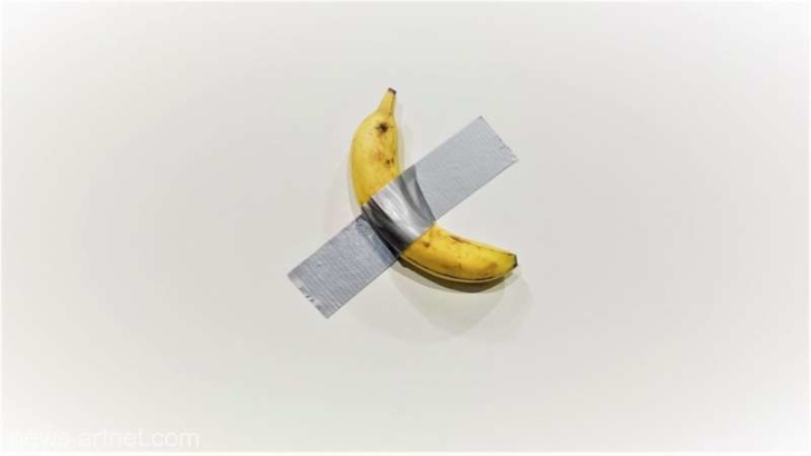 Banana lipită cu bandă adezivă, vândută la preț de 120.000 de dolari 