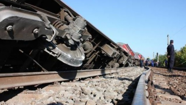 Tren deraiat