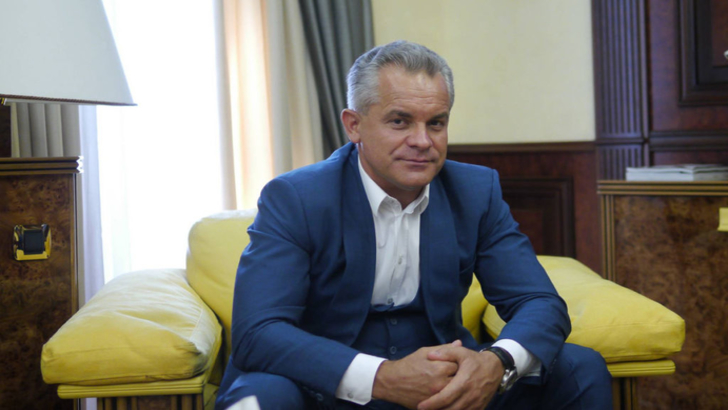 Fugarul Plahotniuc vrea să cumpere o televiziune din România. Câți bani are de dat