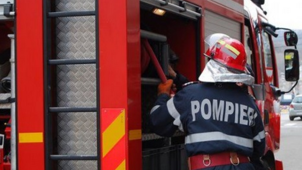 Bloc din Zalău, cuprins de incendiu! Locatarii, evacuați de urgență – 2 copii au suferit atacuri de panică