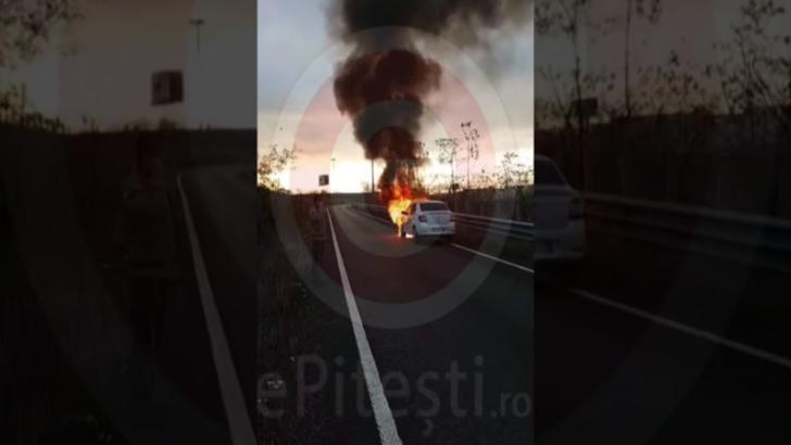 O mașină de poliție arde pe Autostrada Soarelui, lângă București 