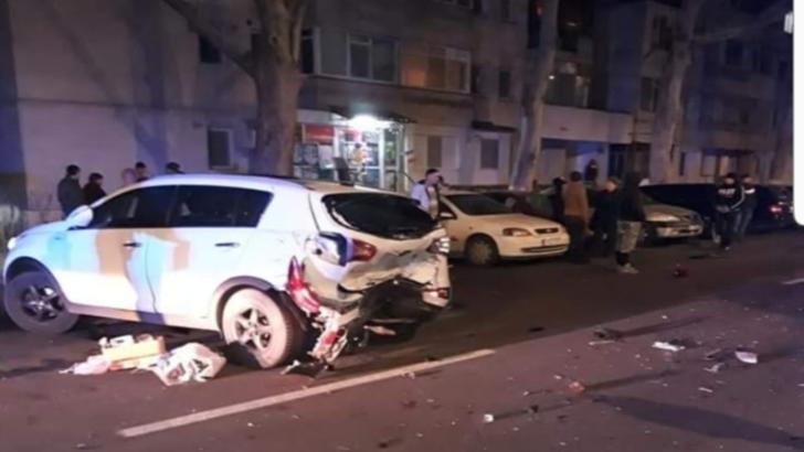 A făcut prăpăd! Opt mașini avariate de un avocat care s-a urcat băut la volan