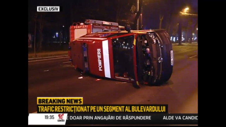 Accident pe Șoseaua Kiseleff din București. Ambulanță SMURD răsturnată