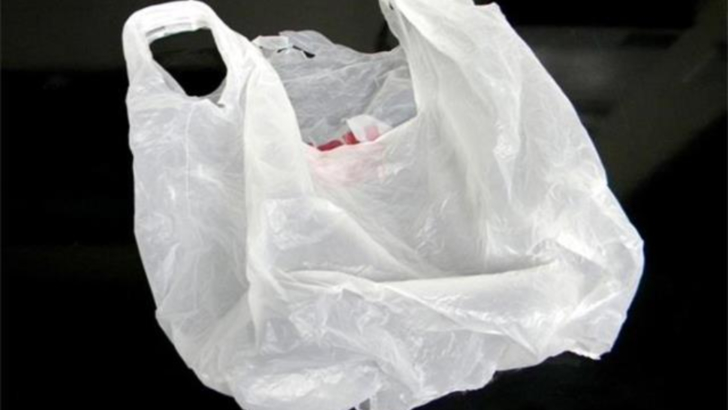 Decizie istorică: pungile din plastic vor fi interzise în această țară