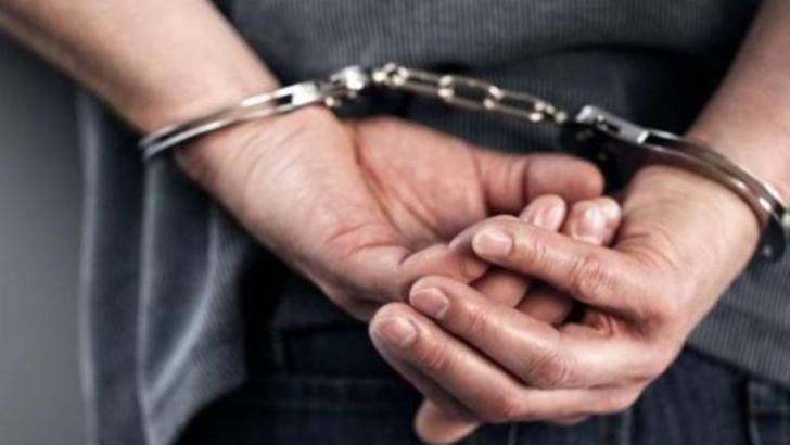 Un bărbat acuzat că şi-a agresat sexual fiica de 11 ani a fost arestat