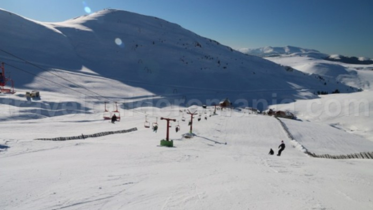 Accident dramatic la schi, la Sinaia. Un copil de 10 ani, lovit de un adult. Are traumatism sever al coloanei
