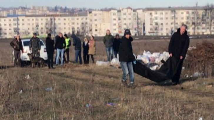 Femeie găsită moartă pe un câmp din municipiul Iași. Victima era plină de sânge
