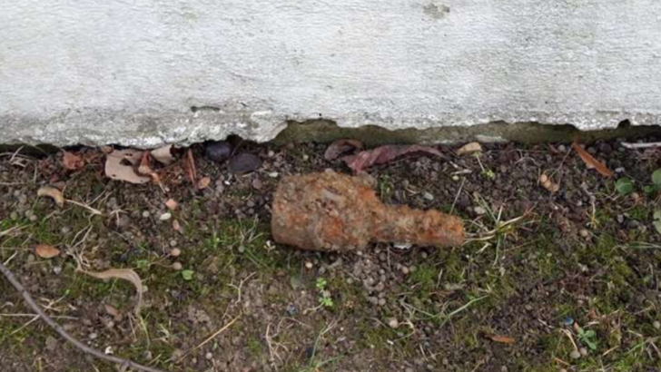 O grenadă antitanc, din Al Doilea Război Mondial, descoperită la Jandarmeria Vâlcea