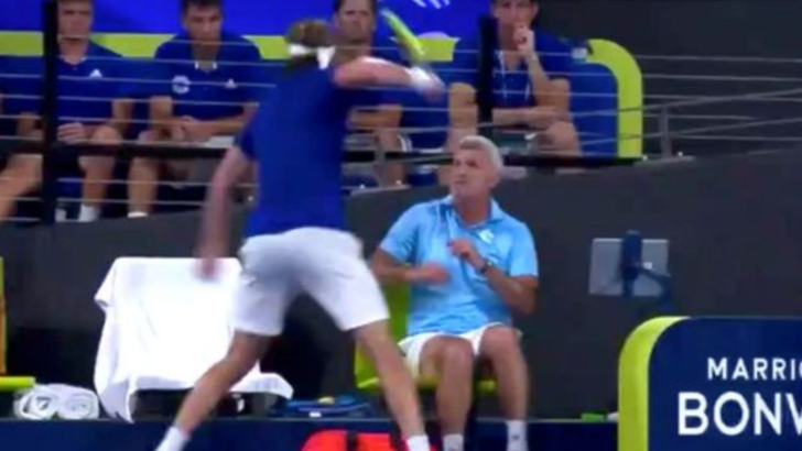 VIDEO | Reacție ironică a lui Tsitsipas, după ce și-a lovit tatăl pe teren, la ATP Cup