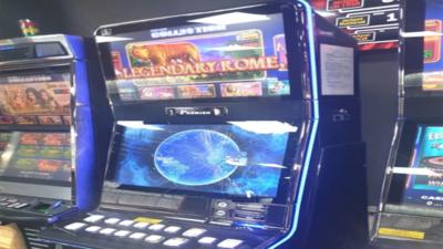 Tânăr de 20 de ani, cercetat pentru distrugere aparat