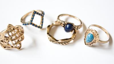 Cum cureți acasă bijuteriile oxidate din aur și argint. Sunt necesare doar câteva ingrediente din bucătărie