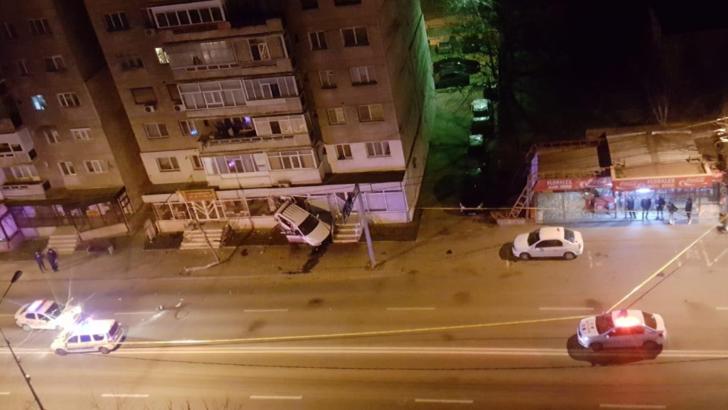 Accident spectaculos, în Focșani: a intrat cu mașina într-un magazin