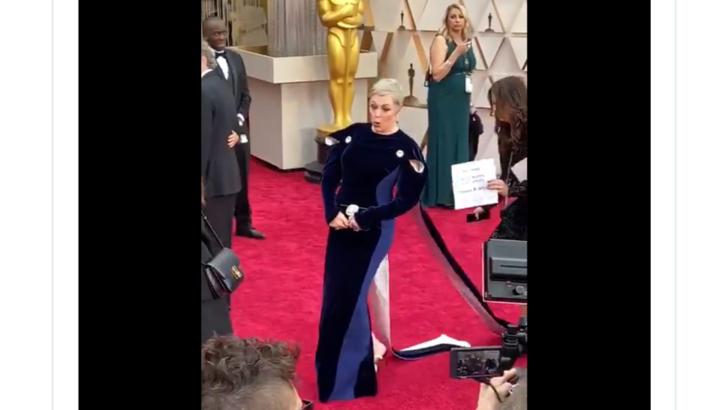 Oscar 2020 - Accident pe covorul rosu - Rochia unei actrite, calcata in picioare
