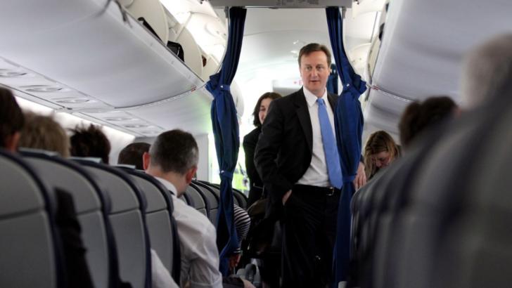 Bodyguard-ul fostului premier Tony Blair și-a uitat arma în avion 