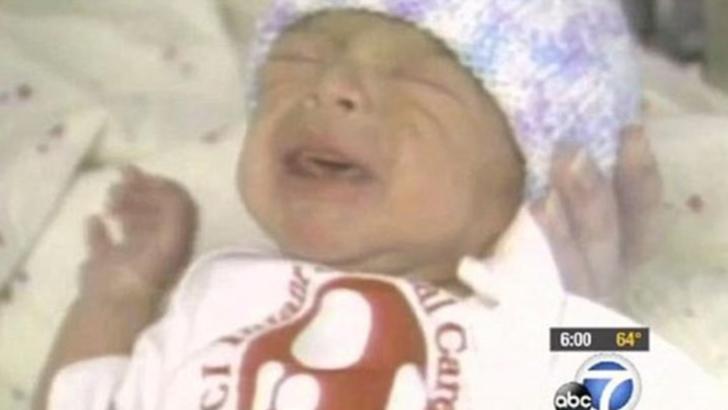 Un poliţist a găsit un bebeluş la gunoi. După 25 de ani, i-a spus adevărul, dar a ascuns un secret cumplit