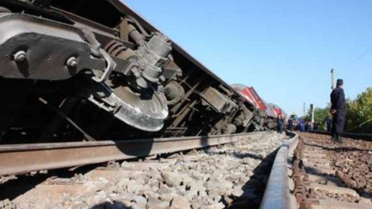 Tren deraiat, în județul Olt. Traficul feroviar este oprit