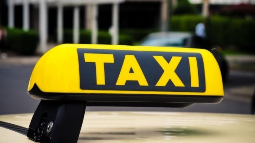 Taximetrist din Orșova, înjunghiat în mână! Bărbatul încercase să oprească o bătaie