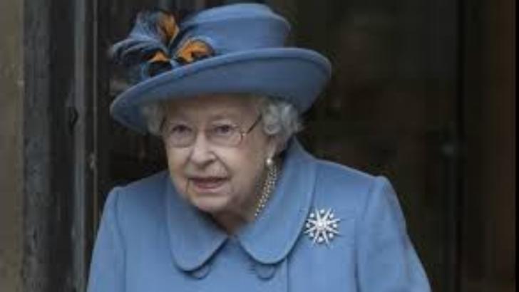 regina Elisabeta a II-a la Castelul Windsor, reşedinţa sa regală situată la vest de Londra