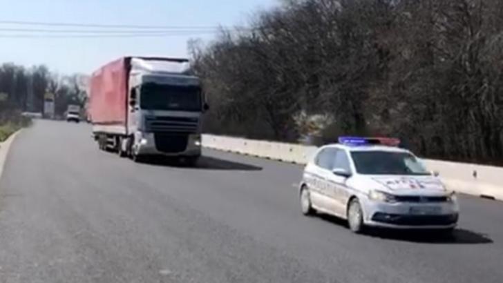 Mobilizare de urgență. Un milion de măști a ajuns în România 