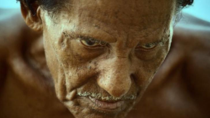 Povestea cutremurătoare a bătrânului de 80 de ani care a trăit o viaţă SUB APĂ