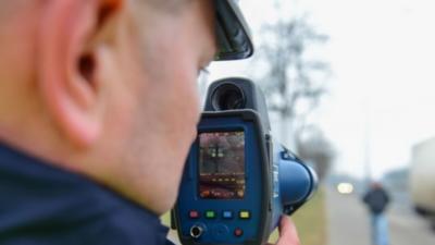 Un șofer a fost prins cu peste 128 km/h peste limita legală,pe un drum de țară. Foto/Arhivă/Inquam