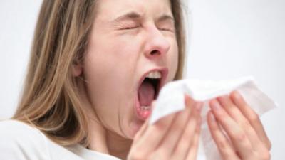 Diferenţă între simptomele semnalate de persoanele vaccinate şi cele nevaccinate