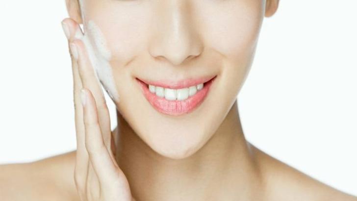 7 mituri despre curățarea feței, demontate de dermatologi