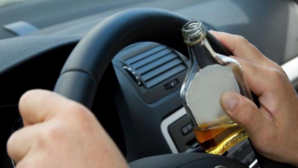 Un șofer cu alcoolemie de 1,16 la mie s-a urcat la volan de față cu polițiștii și a plecat