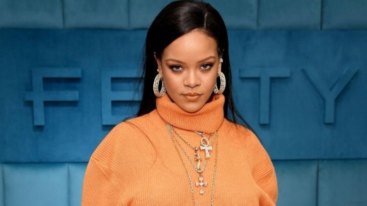 Rihanna, din nou super sexy pe Internet! Cum își promovează noua colecție de lenjerie intimă
