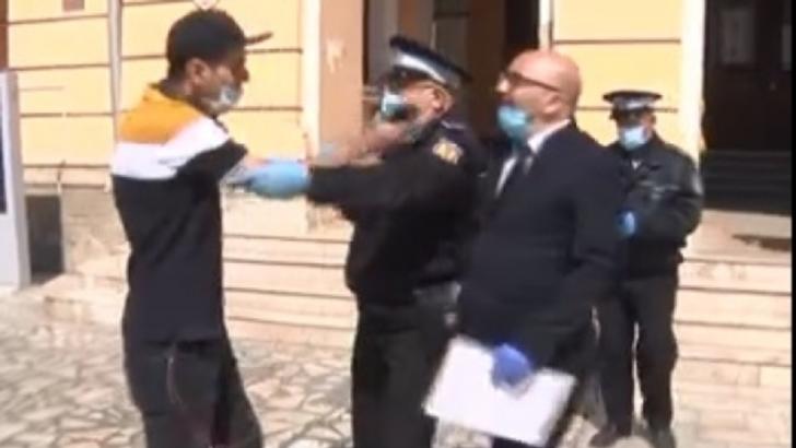 Scandal în fața Primăriei din Buzău între un vlogger și un consilier local