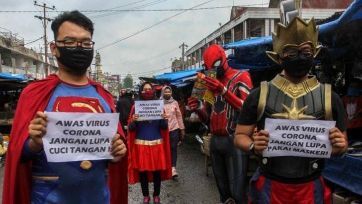 Supereroii lupă împotriva COVID-19 în Indonezia
