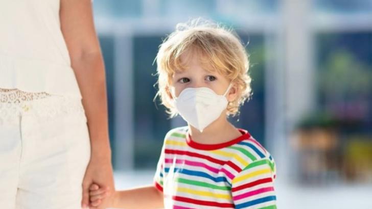 AVERTISMENT expert : Copiii sunt foarte contagioși. Au o cantitate de virus de o mie de ori mai mare în nas decât îți trebui ca să infectezi!